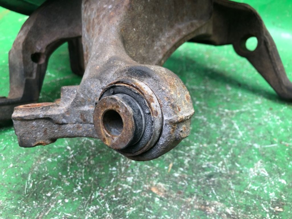 BT4Z-5B759-A | Цапфа задн. лів. FORD EDGE 06-14 - Фото 3