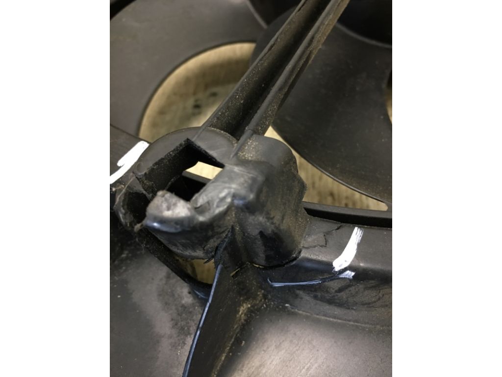 LF8B-15-025H | Диффузор вентилятора основного радиатора MAZDA 3 BL 09-13 - Фото 8