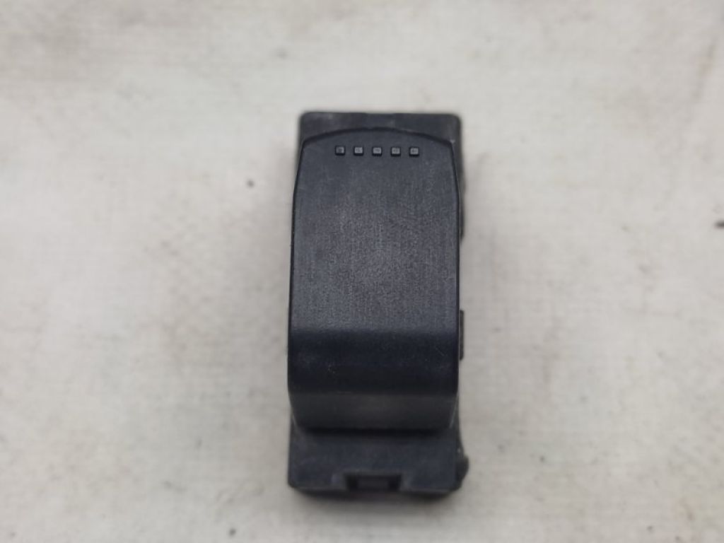 37995-62J00 | Кнопка склопідіймача SUZUKI SWIFT 04-11 - Фото 2