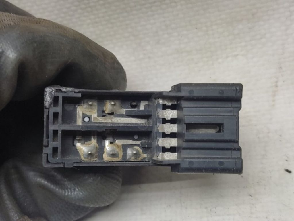37995-62J00 | Кнопка склопідіймача SUZUKI SWIFT 04-11 - Фото 3