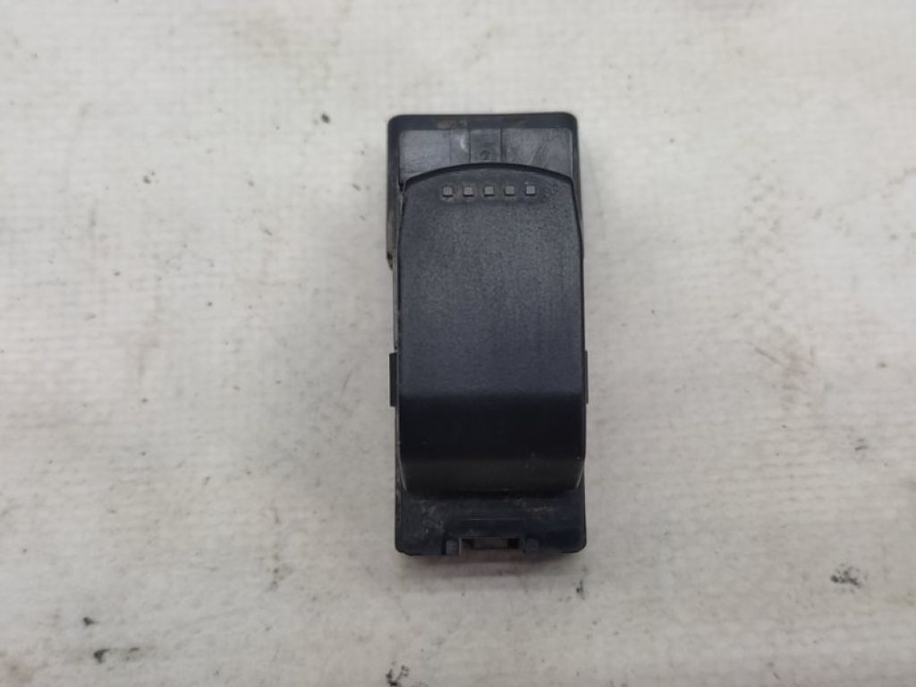 37995-62J00 | Кнопка склопідіймача задн. SUZUKI GRAND VITARA 05-15 - Фото 2
