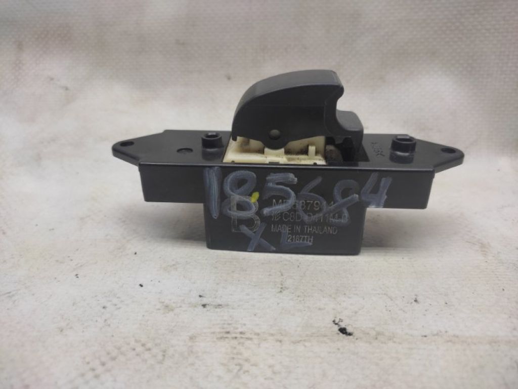 MR587944 | Кнопка склопідіймача задн. прав. MITSUBISHI OUTLANDER XL 05-13