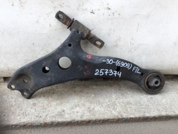 Рычаг передней подвески нижний лев. TOYOTA CAMRY 30 02-06