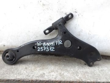 Рычаг передней подвески нижний прав. TOYOTA CAMRY 30 02-06