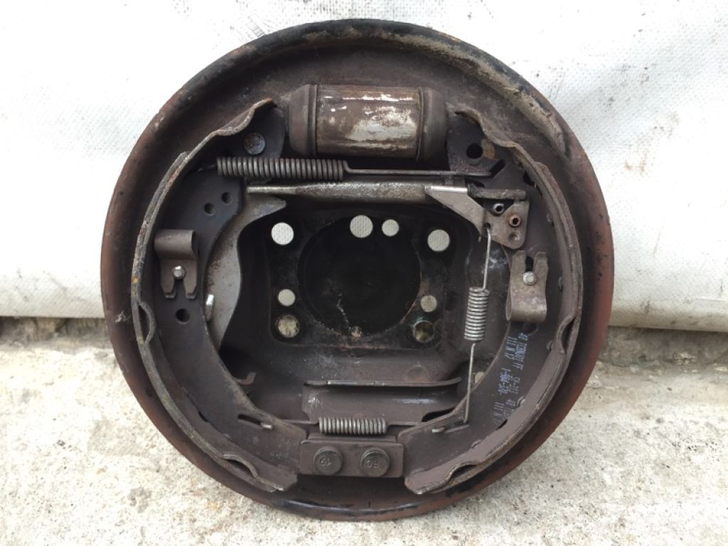 8V5Z-2211-B | Гальмівний механізм прав. FORD FIESTA 08-17