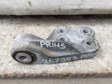Кронштейн двигателя TOYOTA PRIUS 16-