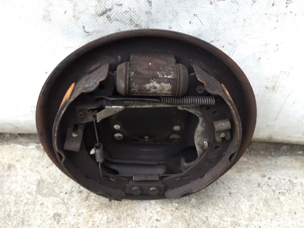 8V5Z-2212-B | Тормозной механизм задн. лев. FORD FIESTA 08-17 - Фото 2