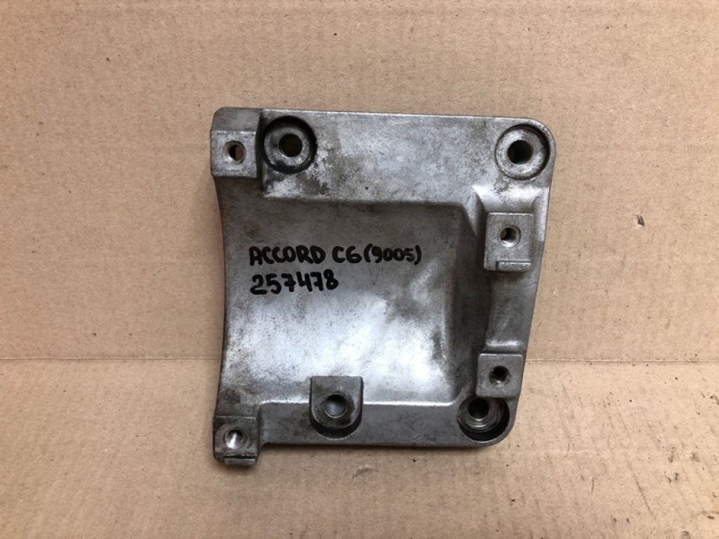 38930-P8A-A00 | Кронштейн компресора кондиціонера HONDA ACCORD CG 97-02