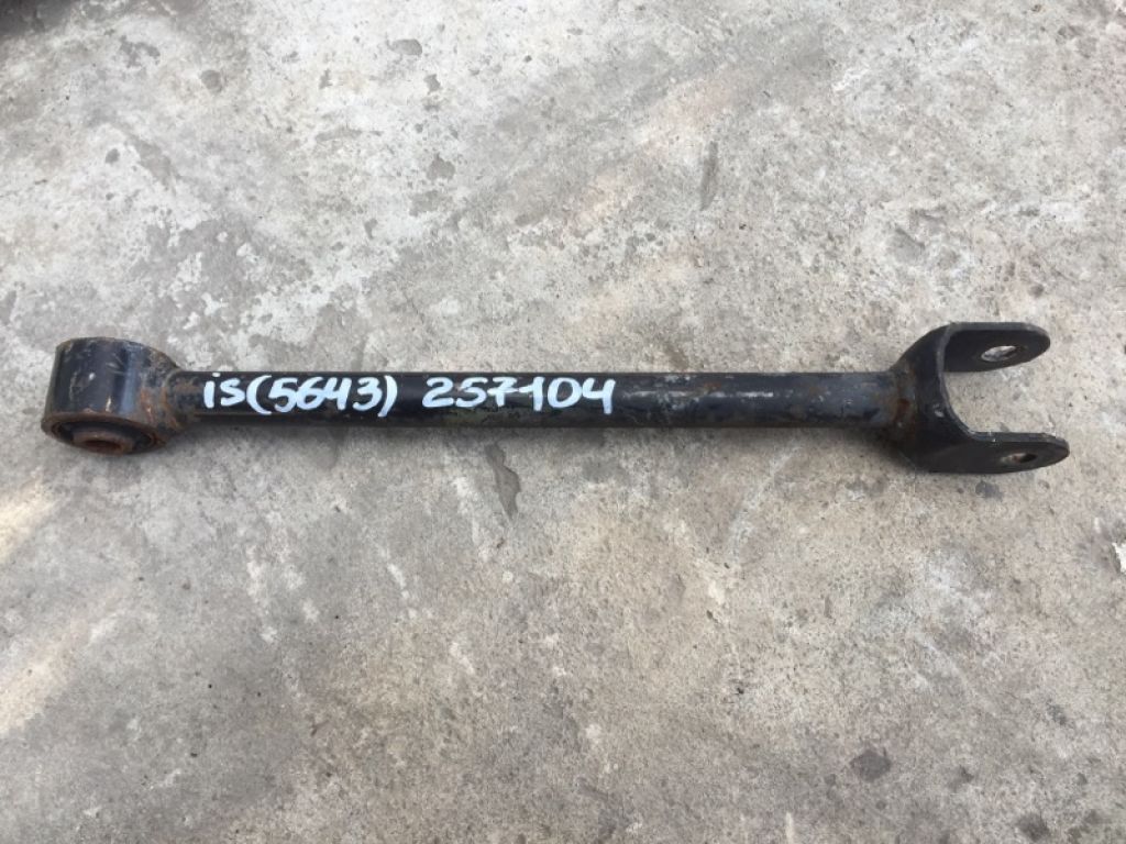 48710-53010 | Рычаг задней подвески поперечный нижний LEXUS IS300 99-05