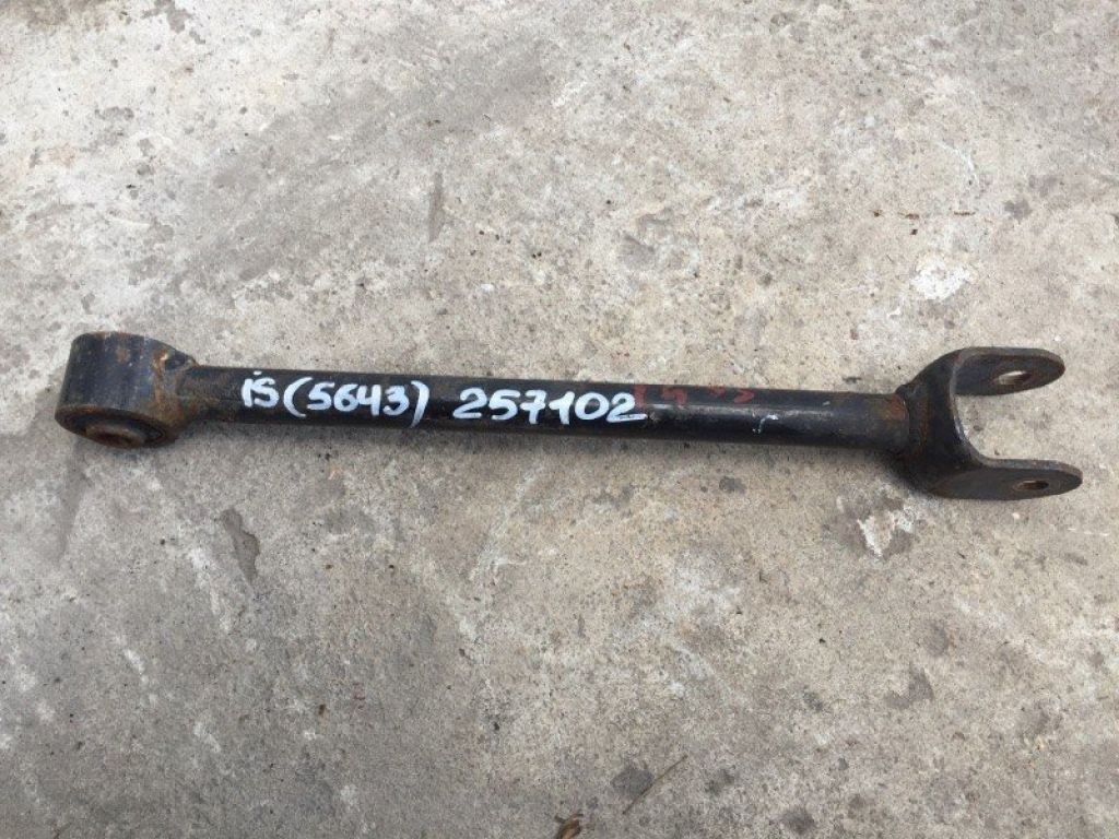 48710-53010 | Рычаг задней подвески поперечный нижний LEXUS IS300 99-05