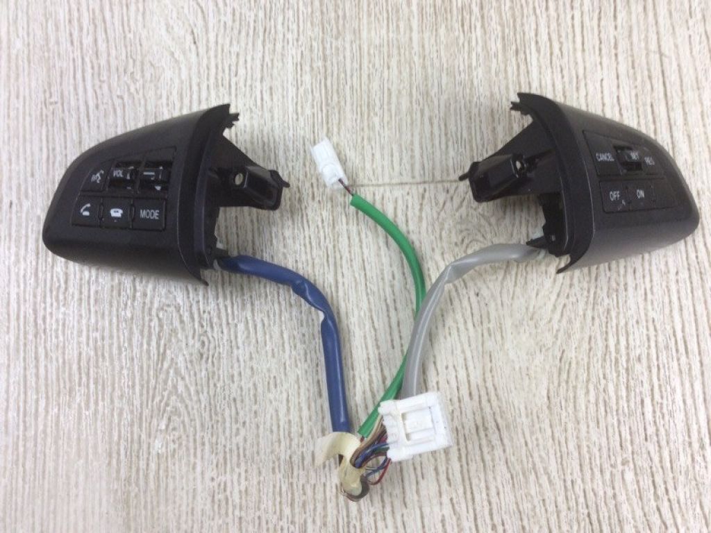 TE69-66-4M0 | Кнопки руля MAZDA CX-9 06-16