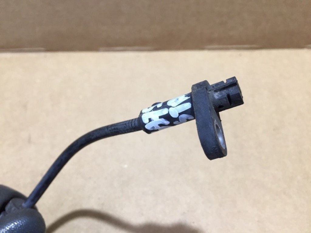 AE8Z-2C190-A | Датчик ABS задн. лів. FORD FIESTA 08-17 - Фото 3