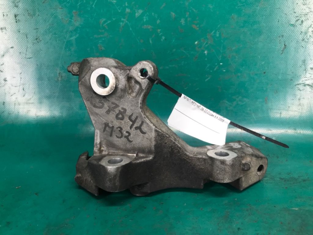 11910-AM600 | Кронштейн компрессора кондиционера INFINITI M35/M45 04-10