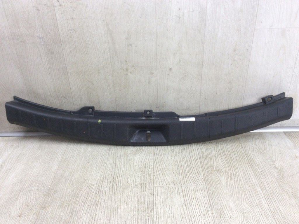 TD11-68-89X | Накладка на порог багажника MAZDA CX-9 06-16