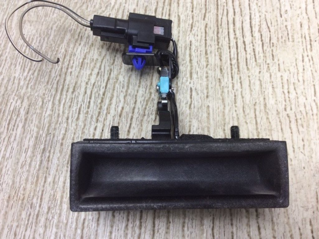 L207-62-410 | Ручка дверей багажника MAZDA CX-9 06-16