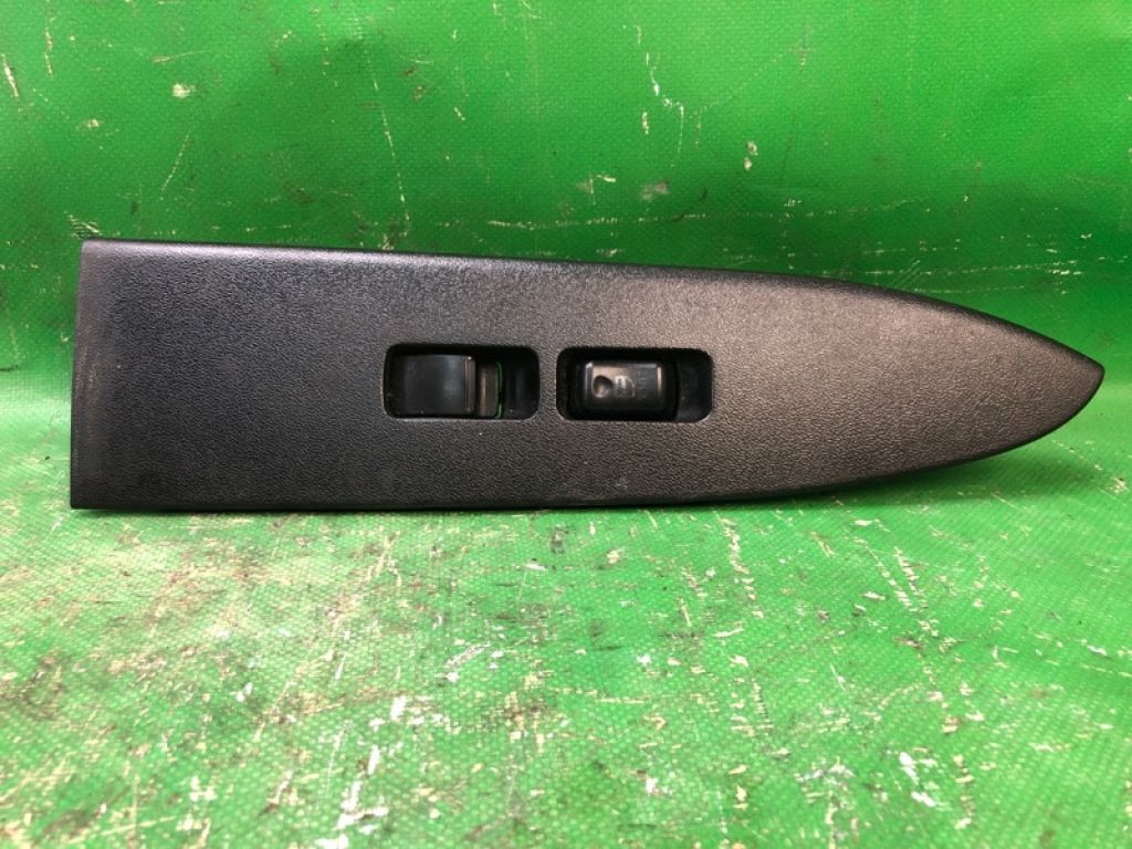 MR587946 | Кнопка склопідіймача MITSUBISHI GALANT 03-12