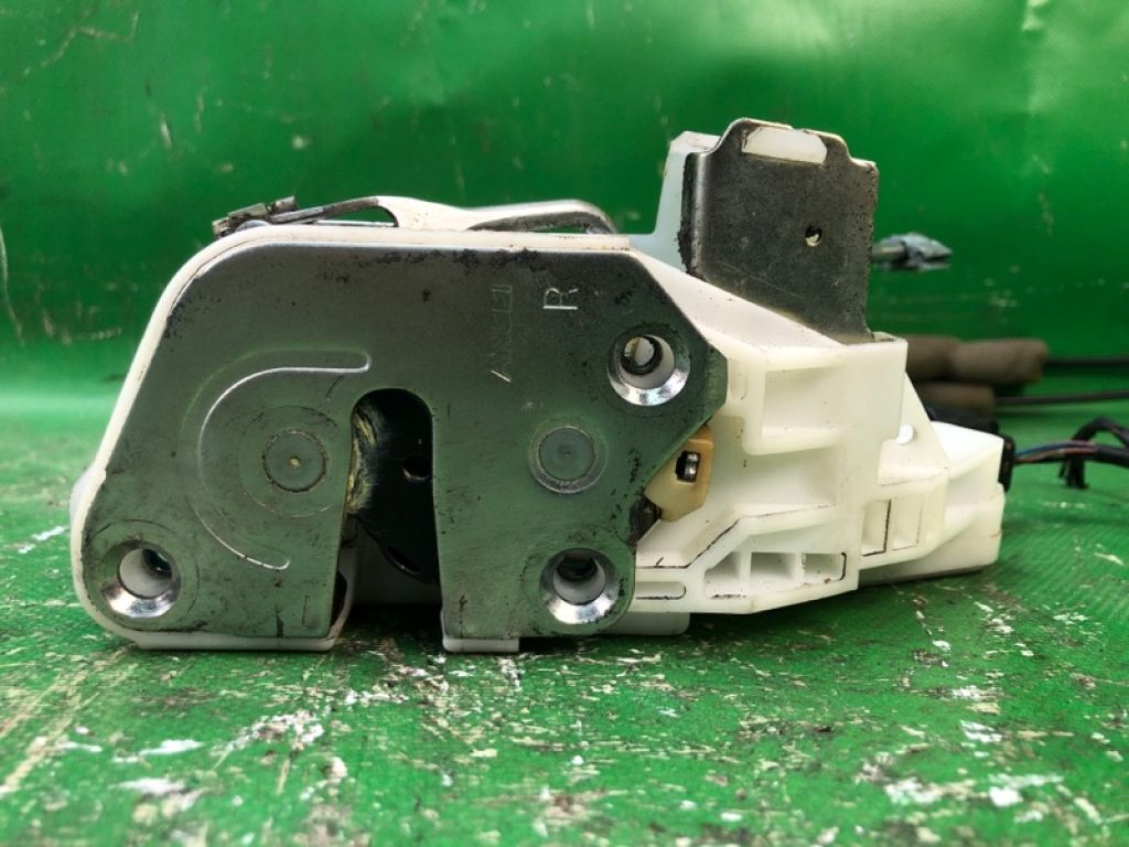 5745A106 | Замок двері задн. прав. MITSUBISHI GALANT 03-12