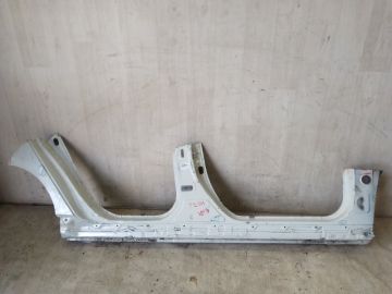 Поріг кузова прав. TOYOTA PRIUS 16-