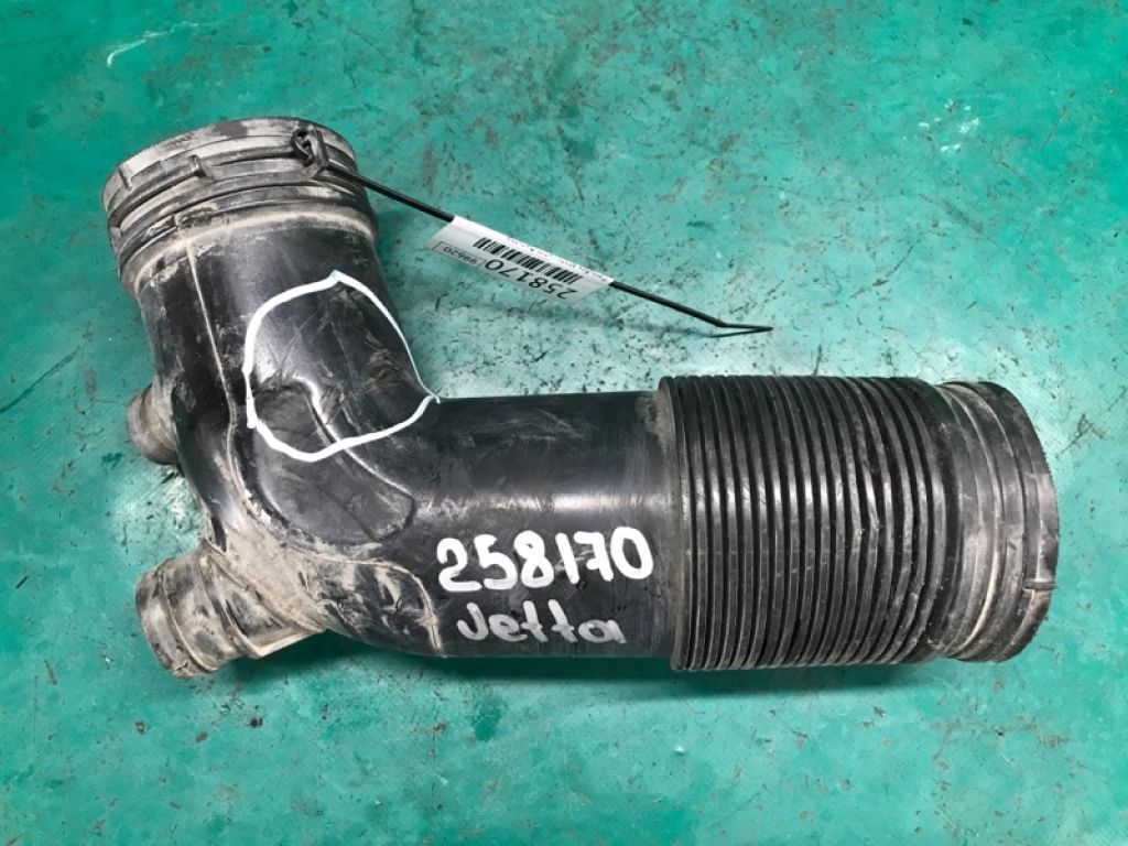 07K 129 684 B | Патрубок воздушного фильтра VOLKSWAGEN JETTA USA 10-17