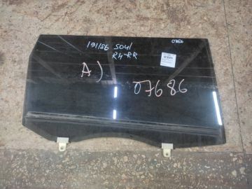 Скло дверей задн. прав. KIA SOUL AM 08-13