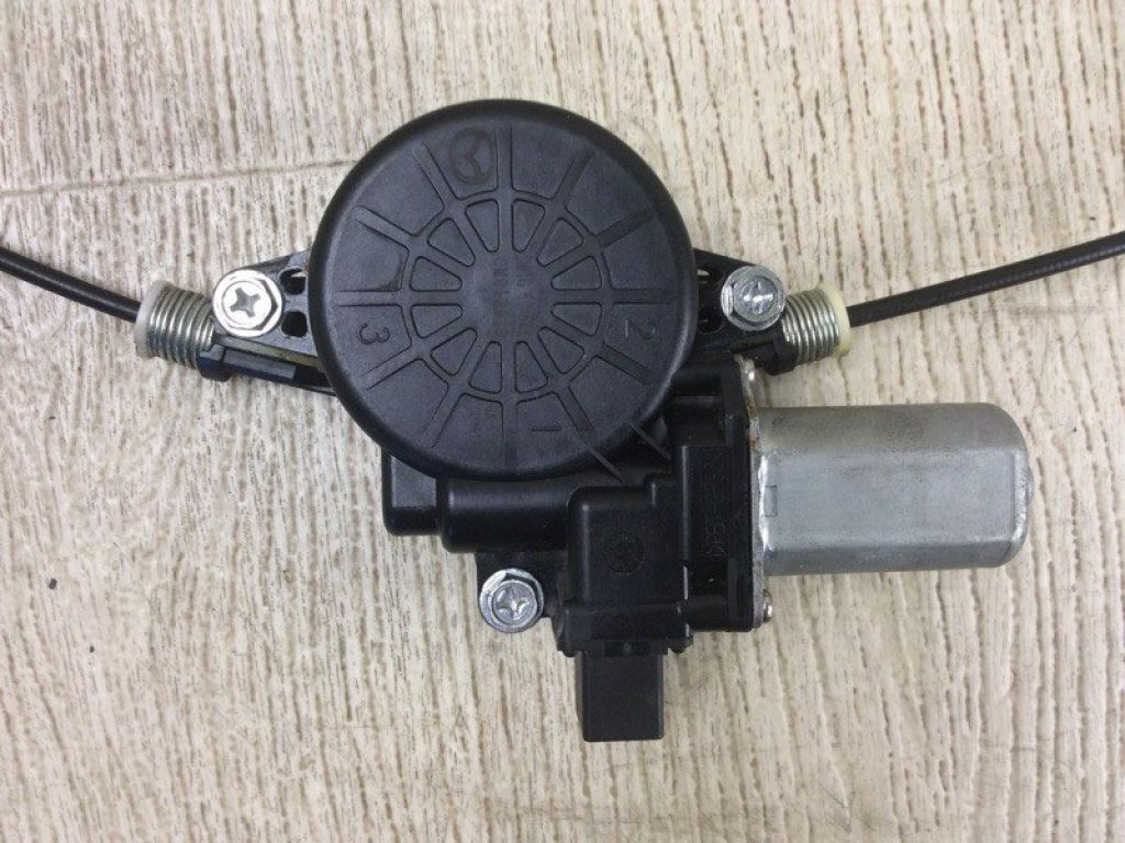 BBM4-73-590 | Склопідйомник задн. лів. MAZDA 3 BL 09-13 - Фото 3