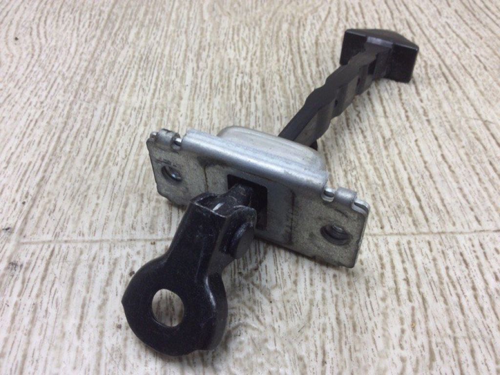 BBM4-58-270C | Ограничитель двери передн. MAZDA 3 BL 09-13 - Фото 3