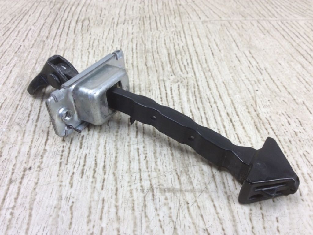 BBM4-58-270C | Ограничитель двери передн. MAZDA 3 BL 09-13 - Фото 4