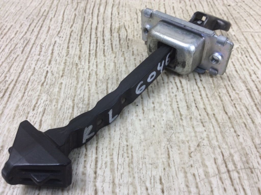 BBM4-72-270B | Ограничитель двери задн. MAZDA 3 BL 09-13