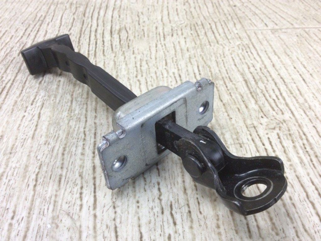 BBM4-72-270B | Ограничитель двери задн. MAZDA 3 BL 09-13 - Фото 3