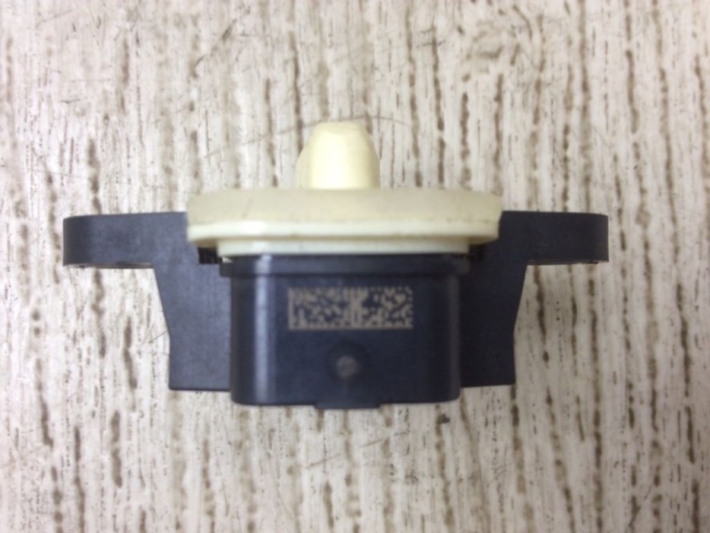 BBM4-57-KC0 | Датчик удара MAZDA 3 BL 09-13 - Фото 4