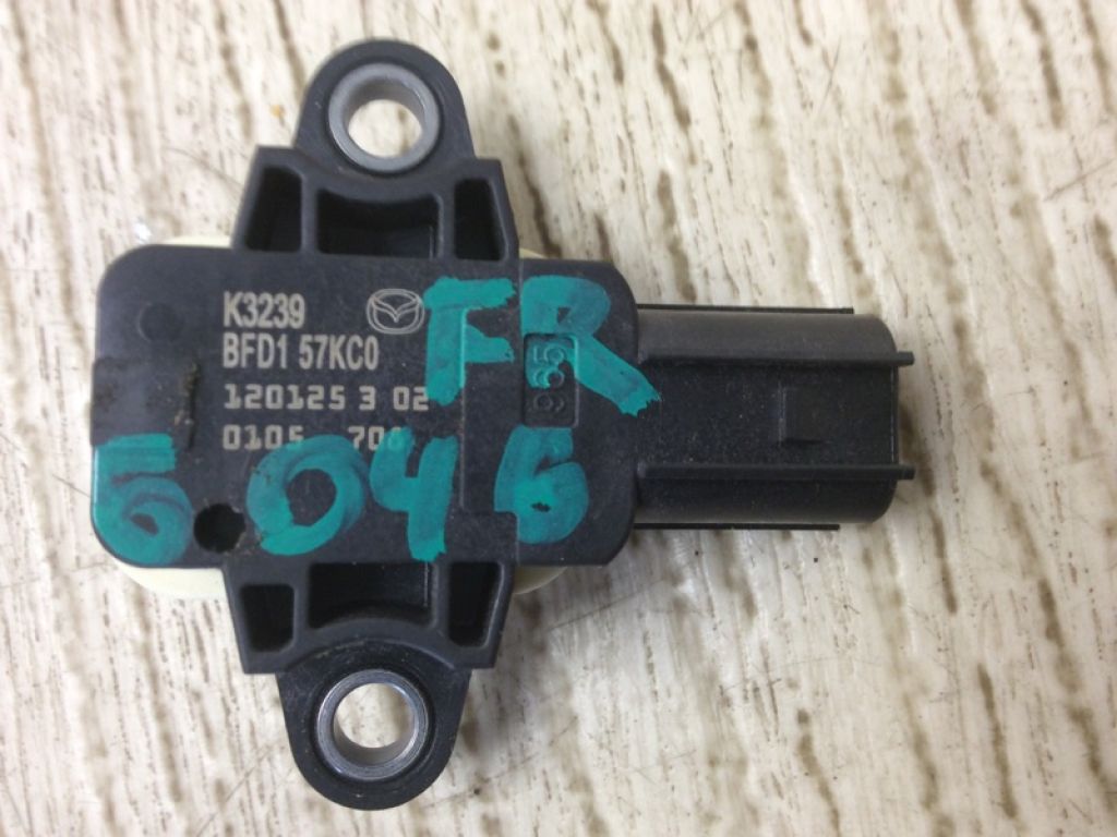 BBM4-57-KC0 | Датчик удара MAZDA 3 BL 09-13