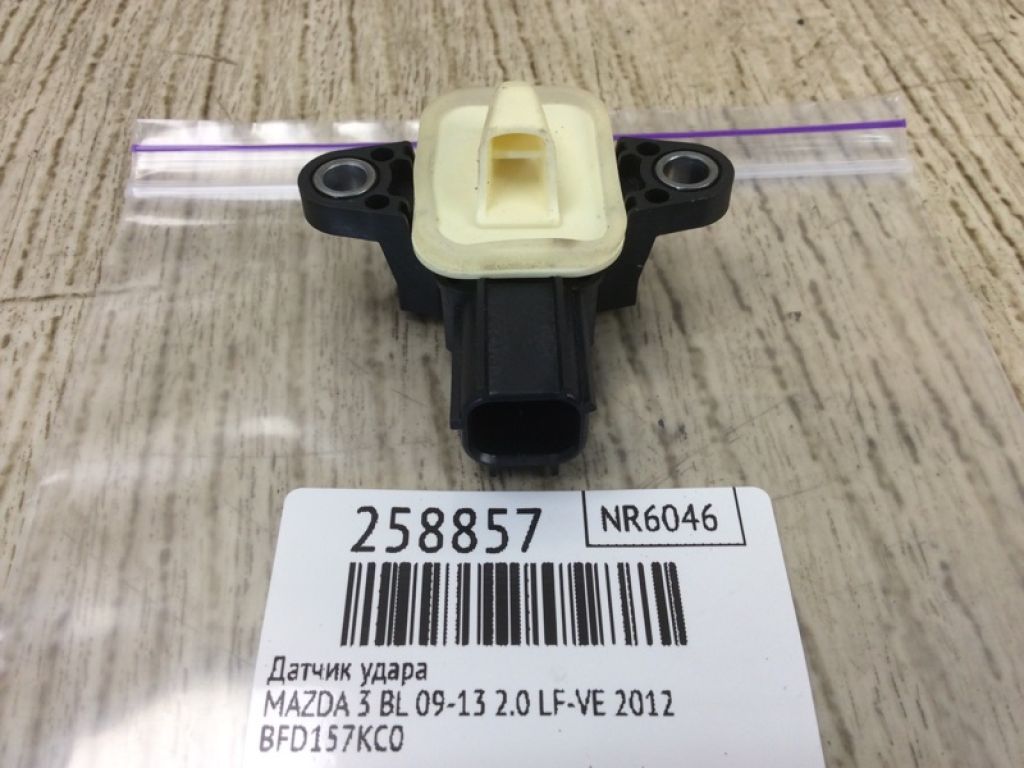 BBM4-57-KC0 | Датчик удара MAZDA 3 BL 09-13 - Фото 2
