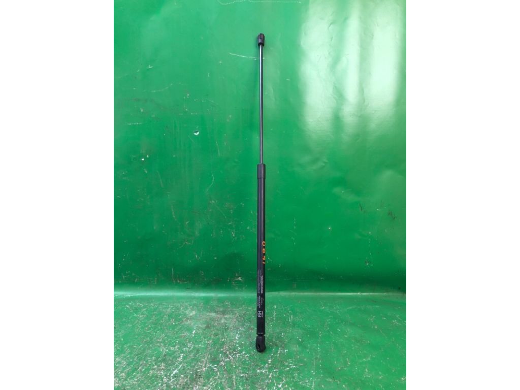 81171-B2000 | Амортизатор капота прав. KIA SOUL PS 13-19