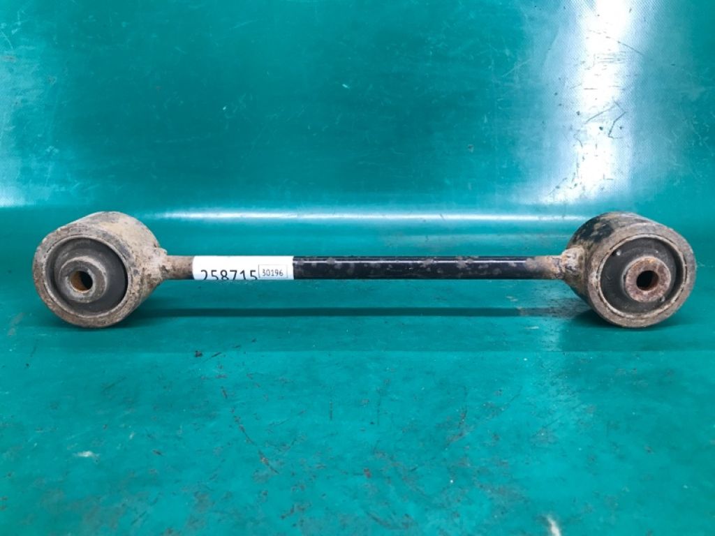 48710-60160 | Рычаг задней подвески продольный прав. TOYOTA LAND CRUISER PRADO 150 09-17