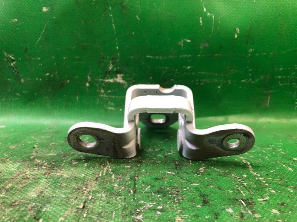 5074256AB | Петля двери верхняя передн. прав. JEEP COMPASS 06-16 - Фото 3