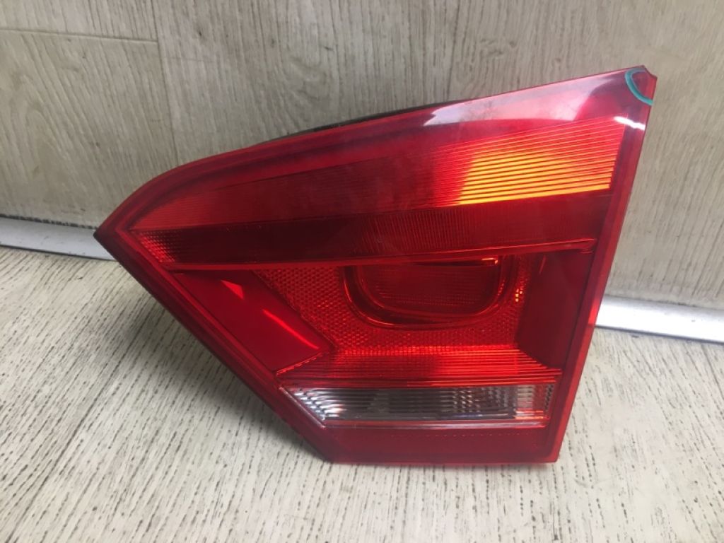 561 945 094 C | Ліхтар внутрішній задн. прав. VOLKSWAGEN PASSAT B7 11-15