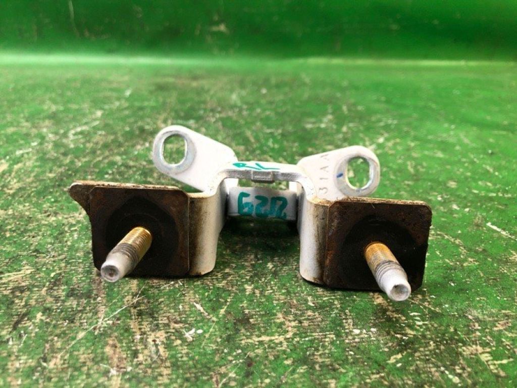 4589531AA | Петля кришки багажника задн. лів. JEEP COMPASS 06-16 - Фото 3