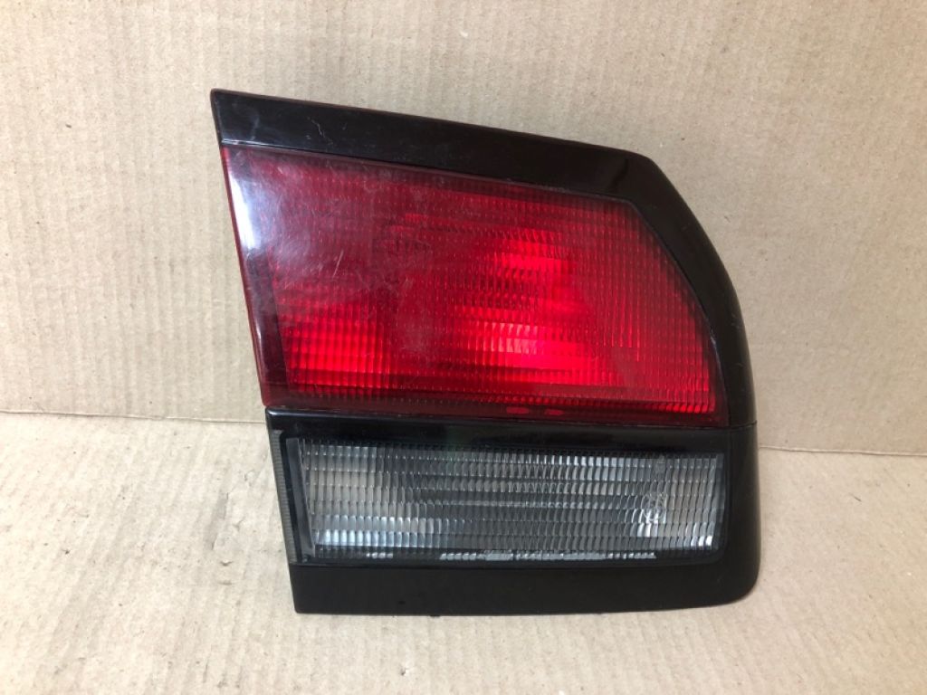 GE6T-51-3G0B | Ліхтар внутрішній задн. лів. MAZDA 626 GF 97-02