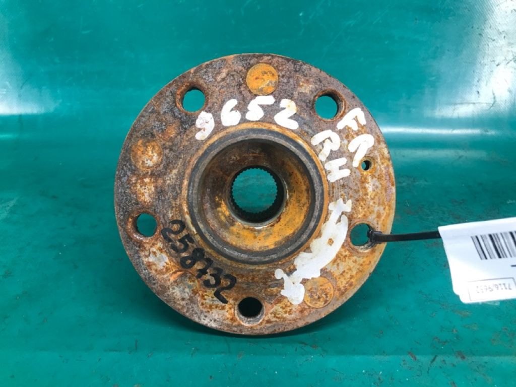 5K0 498 621 | Ступица передн. прав. VOLKSWAGEN JETTA USA 10-17