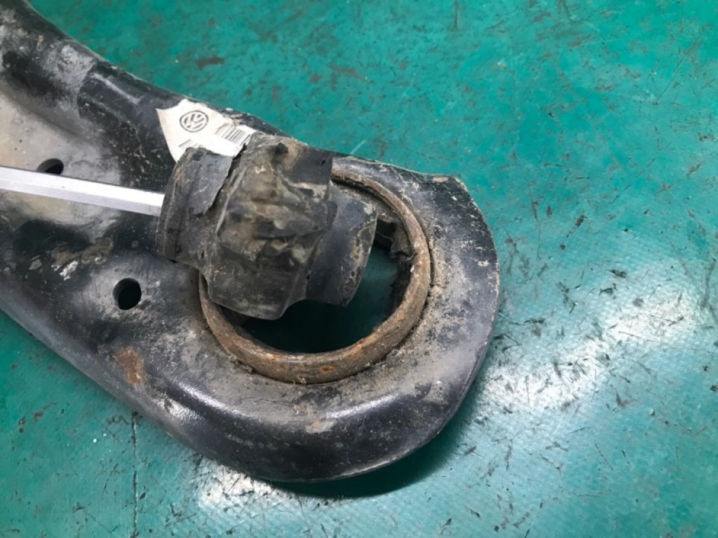 5C0 407 152 D | Важіль передньої підвіски нижній прав. VOLKSWAGEN JETTA USA 10-17 - Фото 4