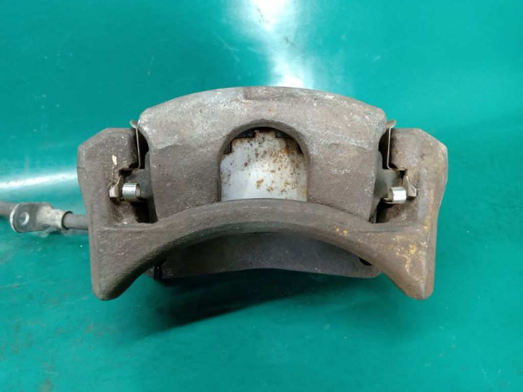 BE8Z-2B120-AA | Суппорт тормозной передн. прав. FORD FIESTA 08-17 - Фото 4