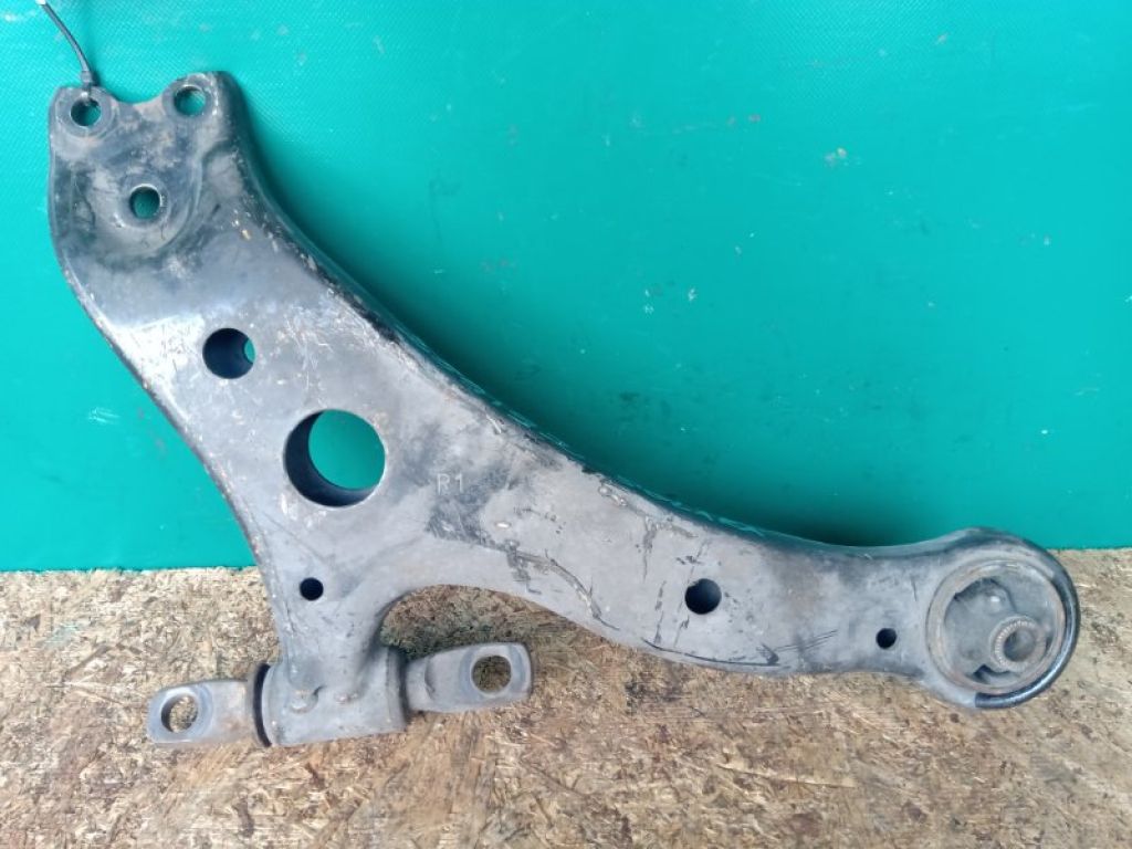 48068-06100 | Важіль передньої підвіски нижній прав. TOYOTA SOLARA 03-09