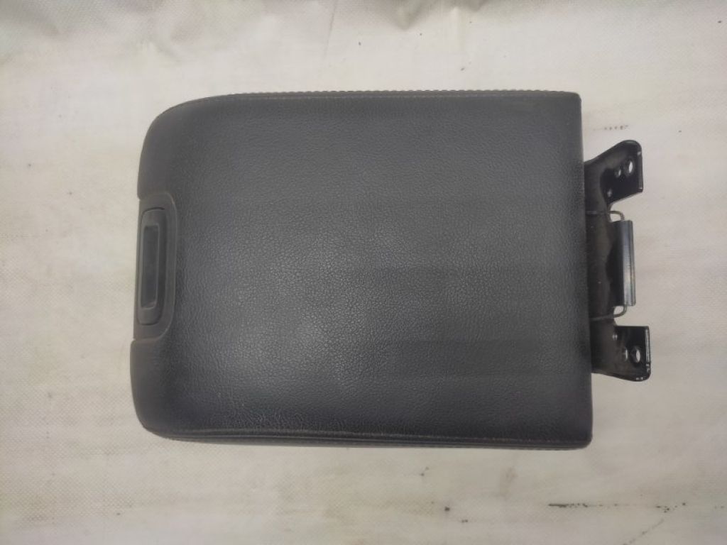 TD11-64-460D02 | Подлокотник MAZDA CX-9 06-16