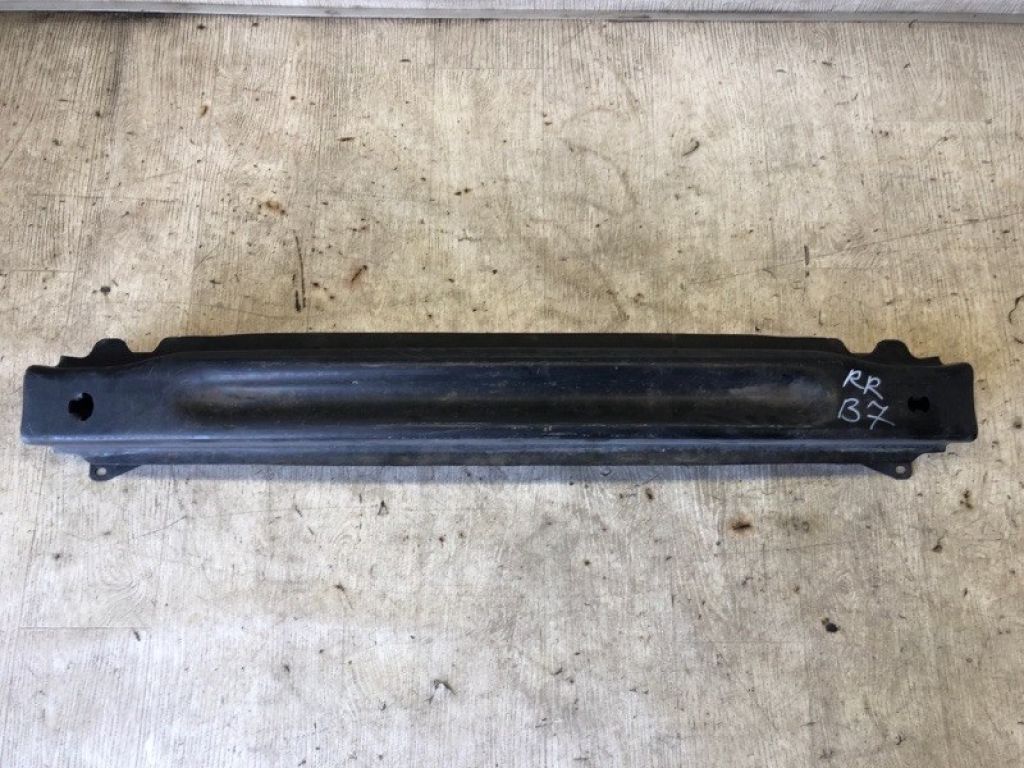 561 807 305 | Усилитель заднего бампера VOLKSWAGEN PASSAT B7 11-15
