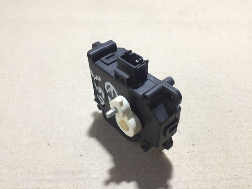 87106-30440 | Моторчик заслінки пічки LEXUS GS350 GS300 05-11 - Фото 3