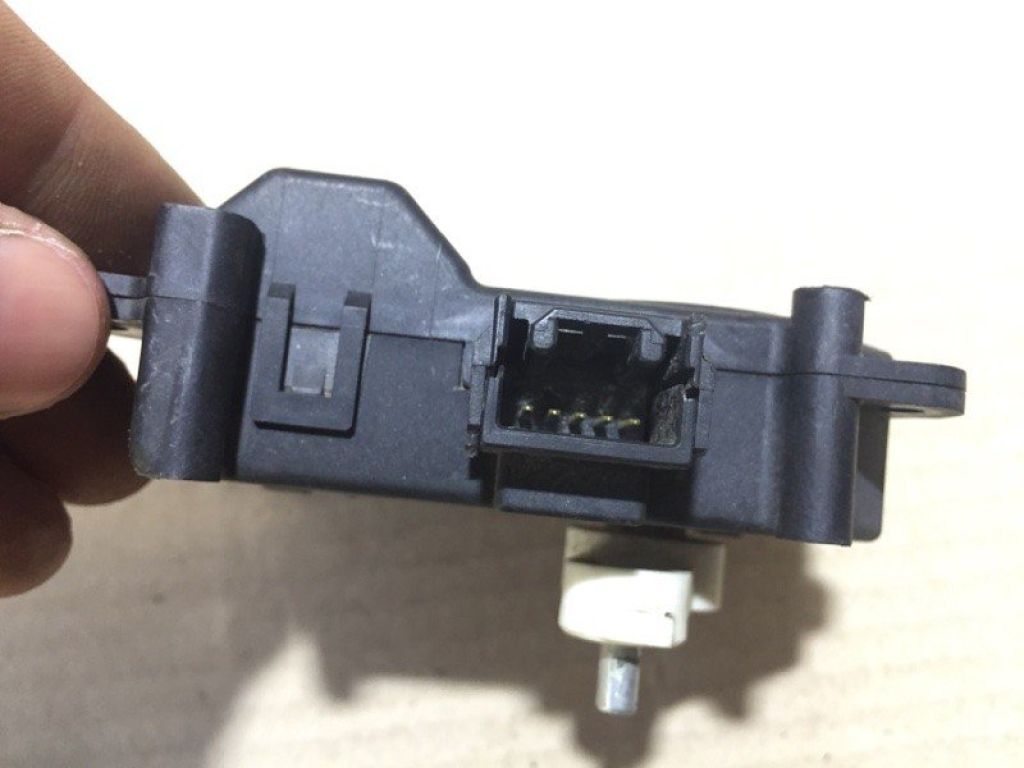 87106-30440 | Моторчик заслінки пічки LEXUS GS350 GS300 05-11 - Фото 4