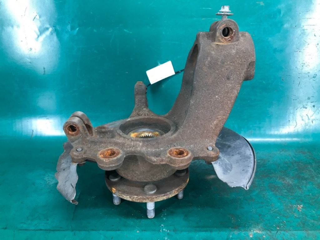 BV6Z-3K186-D | Кулак поворотний лів. FORD FOCUS 10-18