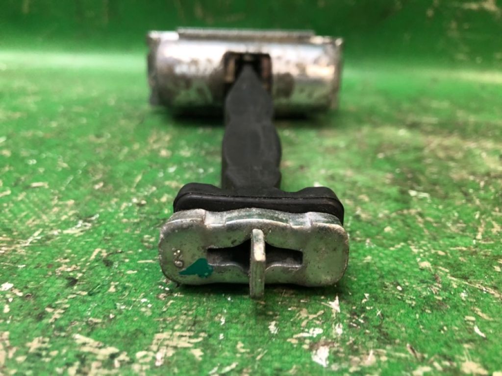 7T4Z-7827204-A | Обмежувач дверей задн. FORD EDGE 06-14 - Фото 4