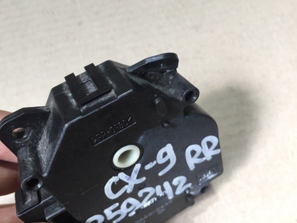 TD14-61-A70 | Моторчик заслонки печки задн. MAZDA CX-9 06-16 - Фото 5