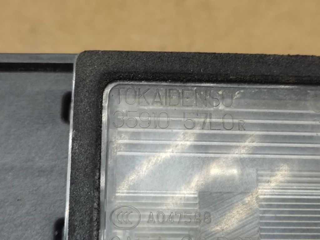 72810-57L00 | Панель підсвічування номера SUZUKI KIZASHI 09-14 - Фото 5